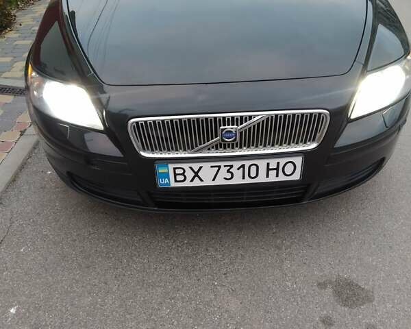 Черный Вольво В50, объемом двигателя 1.8 л и пробегом 335 тыс. км за 5200 $, фото 1 на Automoto.ua