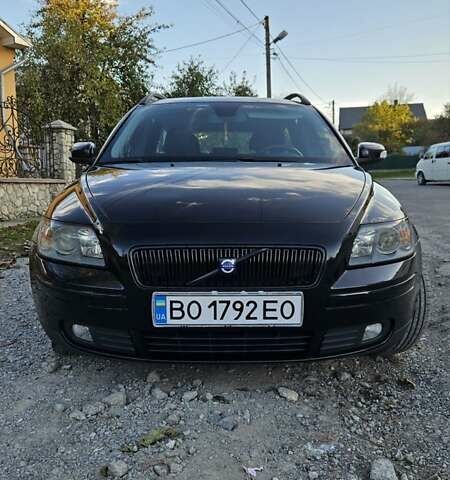 Черный Вольво В50, объемом двигателя 1.56 л и пробегом 200 тыс. км за 5900 $, фото 1 на Automoto.ua