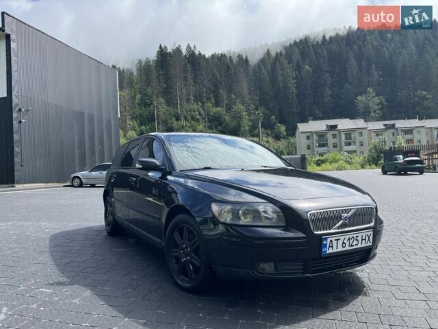 Черный Вольво В50, объемом двигателя 1.6 л и пробегом 250 тыс. км за 5800 $, фото 1 на Automoto.ua