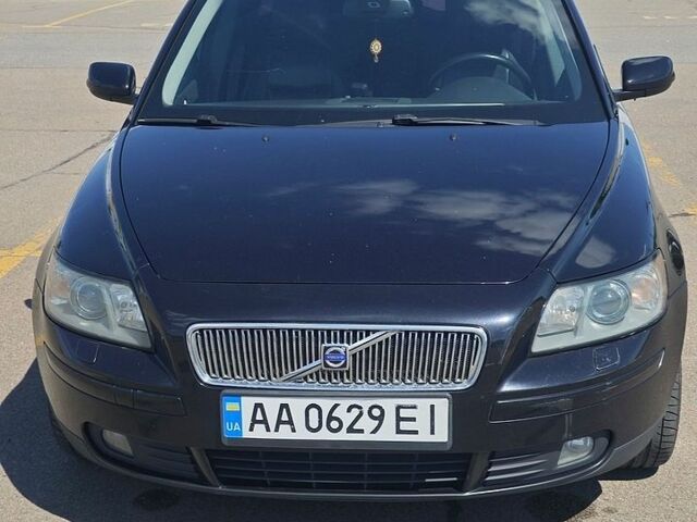 Чорний Вольво V50, об'ємом двигуна 2.4 л та пробігом 364 тис. км за 6700 $, фото 1 на Automoto.ua