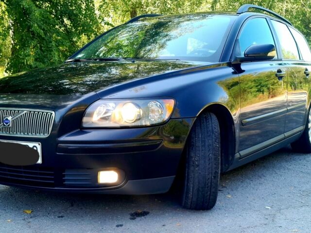 Чорний Вольво V50, об'ємом двигуна 2 л та пробігом 300 тис. км за 2549 $, фото 1 на Automoto.ua