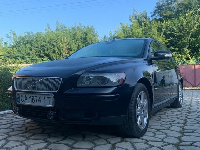 Чорний Вольво V50, об'ємом двигуна 2 л та пробігом 344 тис. км за 5600 $, фото 1 на Automoto.ua