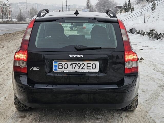 Черный Вольво В50, объемом двигателя 1.6 л и пробегом 220 тыс. км за 5400 $, фото 1 на Automoto.ua