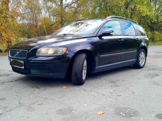 Чорний Вольво V50, об'ємом двигуна 2 л та пробігом 300 тис. км за 2699 $, фото 1 на Automoto.ua