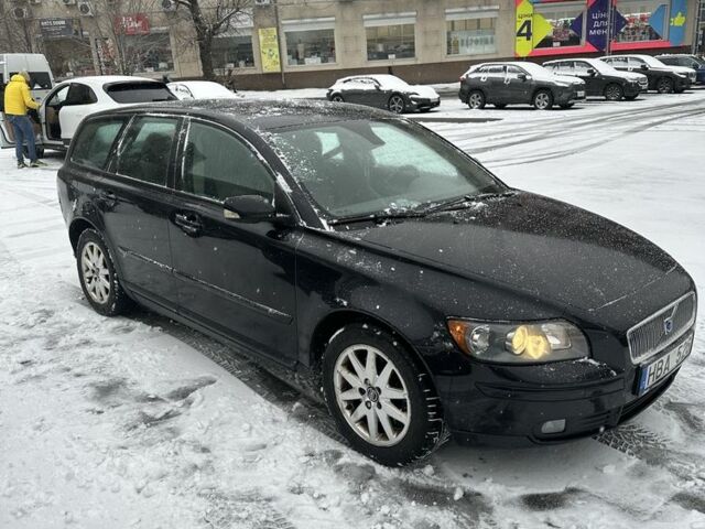 Черный Вольво В50, объемом двигателя 2 л и пробегом 315 тыс. км за 2850 $, фото 1 на Automoto.ua
