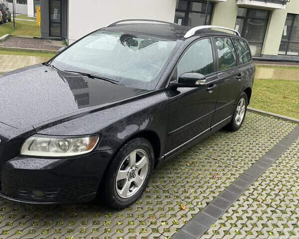 Черный Вольво В50, объемом двигателя 1.56 л и пробегом 272 тыс. км за 5950 $, фото 1 на Automoto.ua