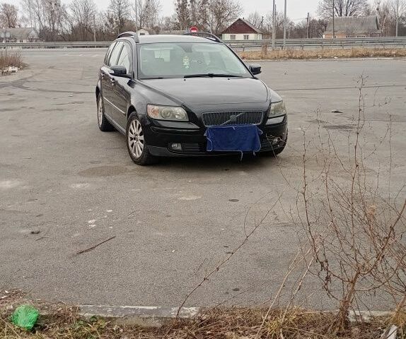 Чорний Вольво V50, об'ємом двигуна 2 л та пробігом 330 тис. км за 2599 $, фото 1 на Automoto.ua