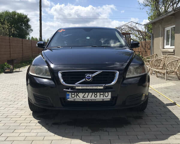 Черный Вольво В50, объемом двигателя 1.56 л и пробегом 297 тыс. км за 7100 $, фото 1 на Automoto.ua