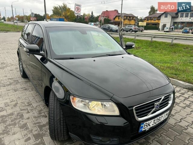 Черный Вольво В50, объемом двигателя 1.56 л и пробегом 293 тыс. км за 5700 $, фото 1 на Automoto.ua