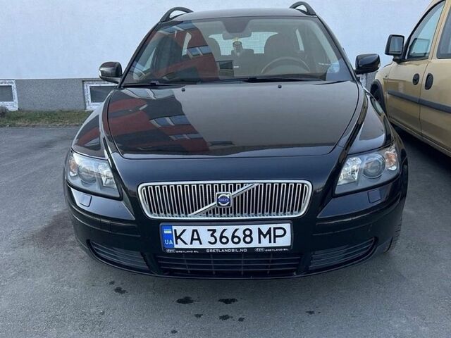 Черный Вольво В50, объемом двигателя 1.56 л и пробегом 280 тыс. км за 6000 $, фото 1 на Automoto.ua