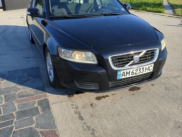 Черный Вольво В50, объемом двигателя 2 л и пробегом 277 тыс. км за 5300 $, фото 1 на Automoto.ua