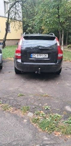 Черный Вольво В50, объемом двигателя 2.4 л и пробегом 310 тыс. км за 6000 $, фото 1 на Automoto.ua