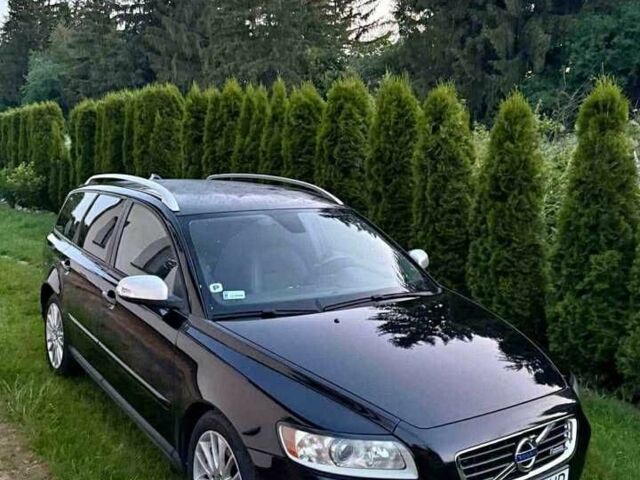 Чорний Вольво V50, об'ємом двигуна 2 л та пробігом 376 тис. км за 2408 $, фото 1 на Automoto.ua