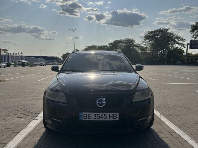 Черный Вольво В50, объемом двигателя 1.6 л и пробегом 340 тыс. км за 5400 $, фото 1 на Automoto.ua