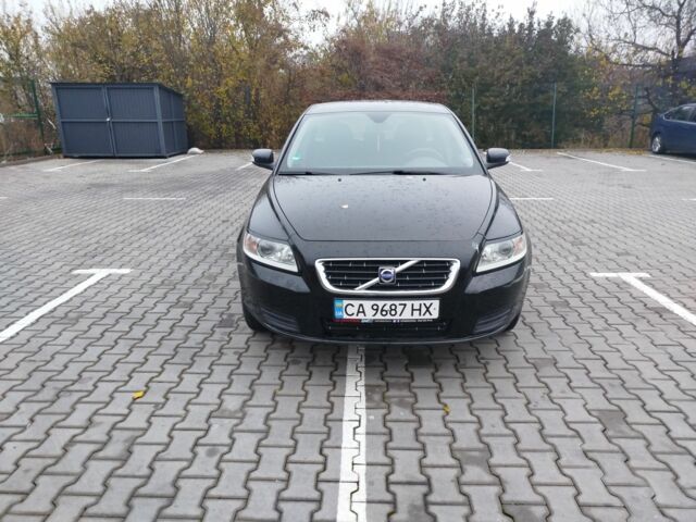 Черный Вольво В50, объемом двигателя 0 л и пробегом 235 тыс. км за 8200 $, фото 1 на Automoto.ua