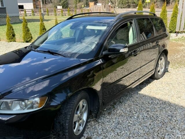 Чорний Вольво V50, об'ємом двигуна 1.56 л та пробігом 310 тис. км за 5500 $, фото 1 на Automoto.ua