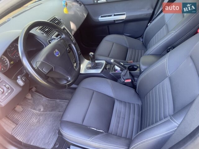 Чорний Вольво V50, об'ємом двигуна 1.6 л та пробігом 248 тис. км за 6000 $, фото 1 на Automoto.ua