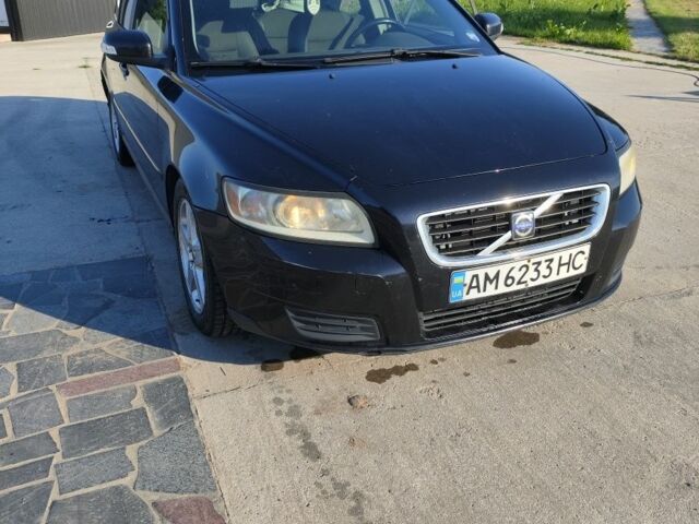 Чорний Вольво V50, об'ємом двигуна 2 л та пробігом 277 тис. км за 5379 $, фото 1 на Automoto.ua