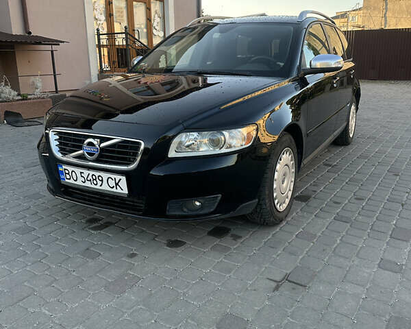 Черный Вольво В50, объемом двигателя 1.6 л и пробегом 277 тыс. км за 5800 $, фото 1 на Automoto.ua