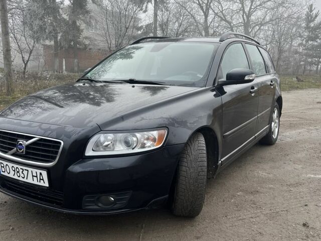 Черный Вольво В50, объемом двигателя 2 л и пробегом 354 тыс. км за 5700 $, фото 1 на Automoto.ua
