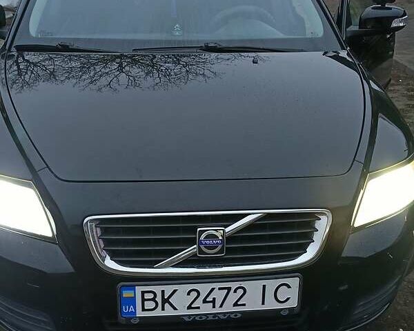 Черный Вольво В50, объемом двигателя 1.6 л и пробегом 223 тыс. км за 6200 $, фото 1 на Automoto.ua