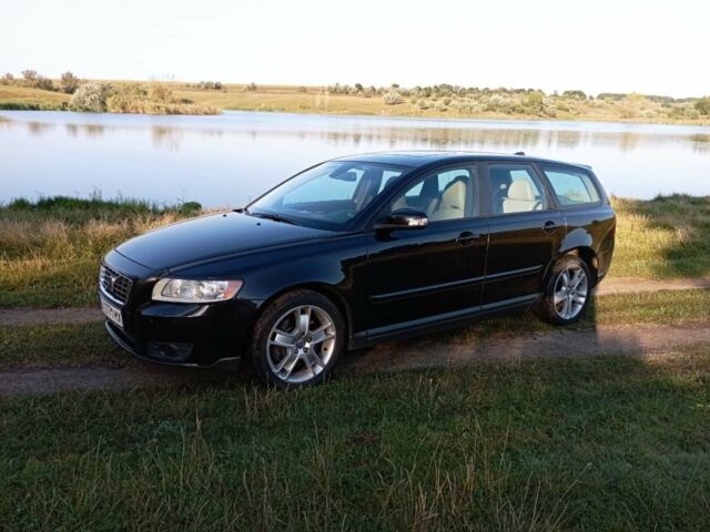 Черный Вольво В50, объемом двигателя 2 л и пробегом 245 тыс. км за 7000 $, фото 1 на Automoto.ua
