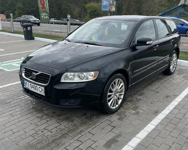 Черный Вольво В50, объемом двигателя 1.6 л и пробегом 322 тыс. км за 4800 $, фото 1 на Automoto.ua