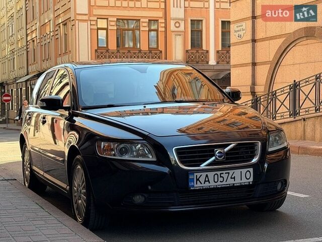 Черный Вольво В50, объемом двигателя 1.56 л и пробегом 294 тыс. км за 5600 $, фото 1 на Automoto.ua