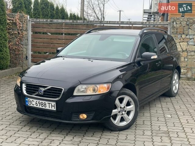 Черный Вольво В50, объемом двигателя 1.6 л и пробегом 297 тыс. км за 4599 $, фото 1 на Automoto.ua