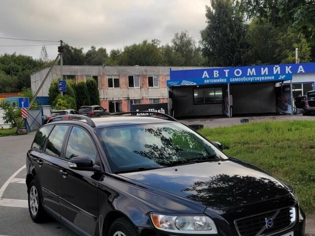 Черный Вольво В50, объемом двигателя 1.6 л и пробегом 217 тыс. км за 5600 $, фото 1 на Automoto.ua