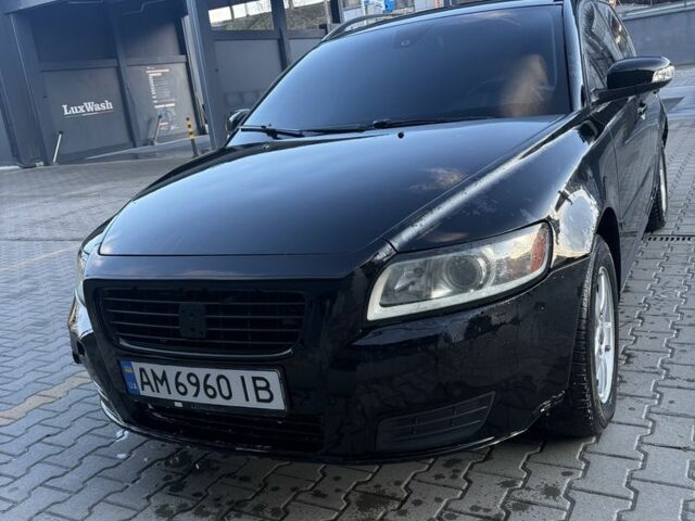 Черный Вольво В50, объемом двигателя 1.6 л и пробегом 327 тыс. км за 3550 $, фото 1 на Automoto.ua