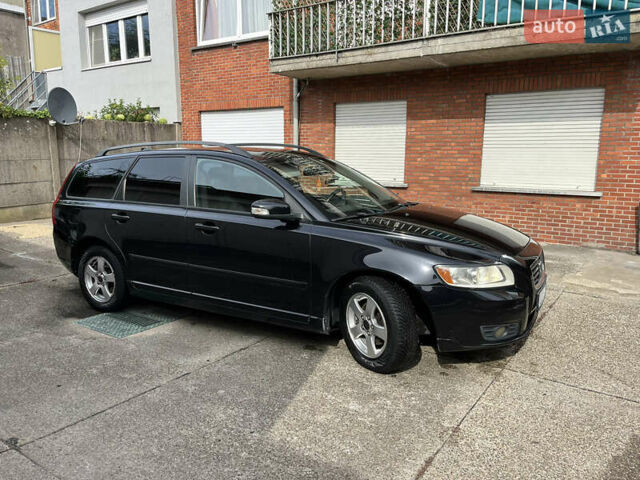 Черный Вольво В50, объемом двигателя 1.6 л и пробегом 251 тыс. км за 6100 $, фото 1 на Automoto.ua