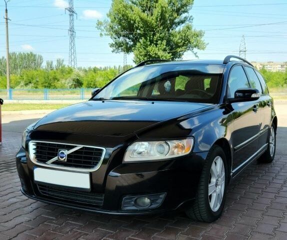 Чорний Вольво V50, об'ємом двигуна 2 л та пробігом 353 тис. км за 3586 $, фото 1 на Automoto.ua