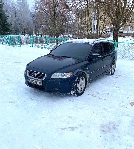 Черный Вольво В50, объемом двигателя 1.6 л и пробегом 222 тыс. км за 5400 $, фото 1 на Automoto.ua