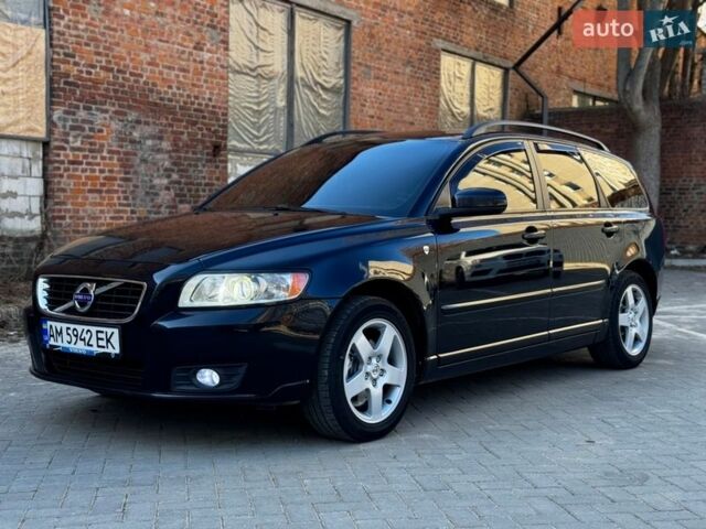 Черный Вольво В50, объемом двигателя 1.6 л и пробегом 253 тыс. км за 6499 $, фото 1 на Automoto.ua