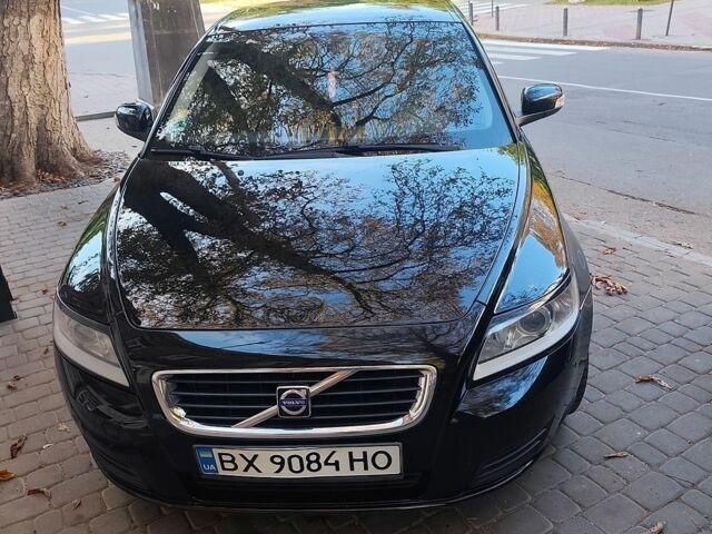 Черный Вольво В50, объемом двигателя 1.56 л и пробегом 248 тыс. км за 5750 $, фото 1 на Automoto.ua