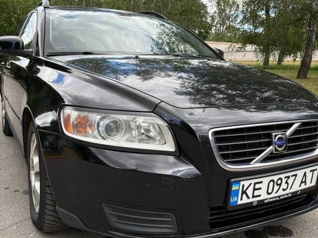Черный Вольво В50, объемом двигателя 1.56 л и пробегом 243 тыс. км за 6950 $, фото 1 на Automoto.ua