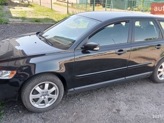 Черный Вольво В50, объемом двигателя 1.6 л и пробегом 225 тыс. км за 6500 $, фото 1 на Automoto.ua