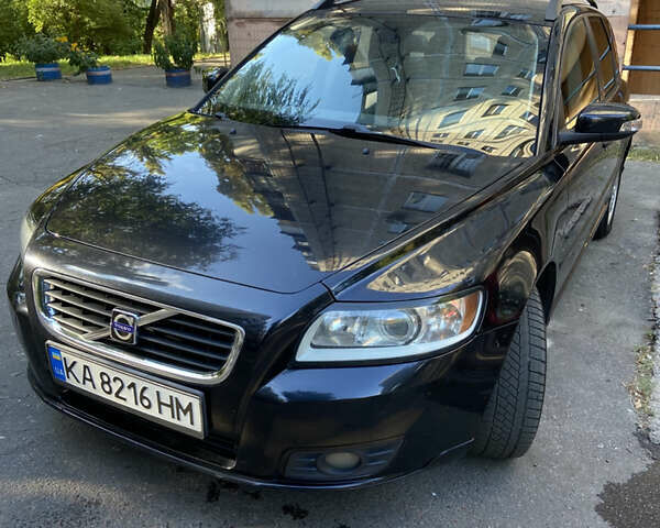 Чорний Вольво V50, об'ємом двигуна 1.56 л та пробігом 250 тис. км за 6500 $, фото 1 на Automoto.ua