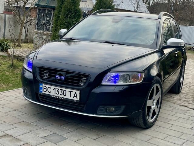 Черный Вольво В50, объемом двигателя 1.6 л и пробегом 280 тыс. км за 5350 $, фото 1 на Automoto.ua