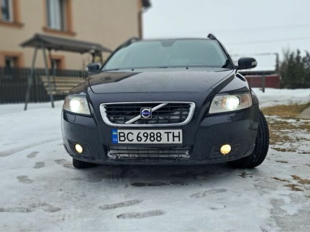 Черный Вольво В50, объемом двигателя 1.6 л и пробегом 295 тыс. км за 4850 $, фото 1 на Automoto.ua