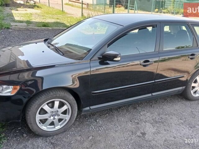 Черный Вольво В50, объемом двигателя 1.6 л и пробегом 225 тыс. км за 6500 $, фото 1 на Automoto.ua