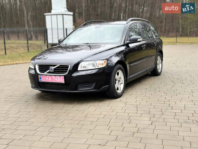 Черный Вольво В50, объемом двигателя 1.6 л и пробегом 257 тыс. км за 5950 $, фото 1 на Automoto.ua