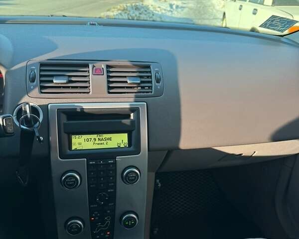 Черный Вольво В50, объемом двигателя 2 л и пробегом 306 тыс. км за 5800 $, фото 1 на Automoto.ua