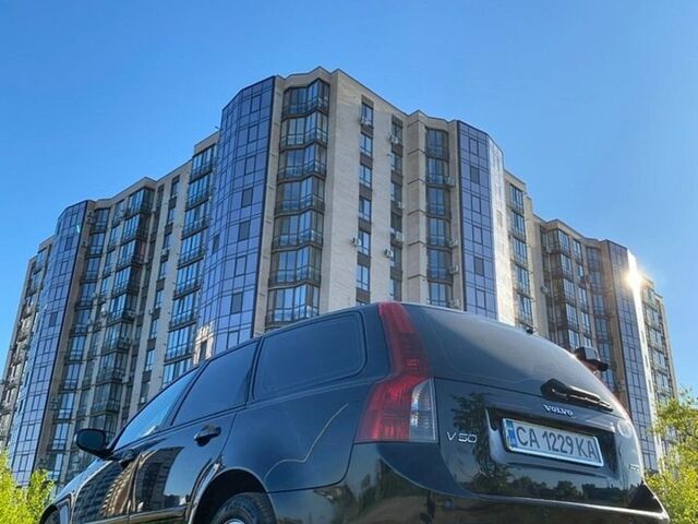 Черный Вольво В50, объемом двигателя 2 л и пробегом 330 тыс. км за 6300 $, фото 1 на Automoto.ua