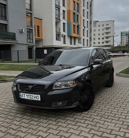 Черный Вольво В50, объемом двигателя 2 л и пробегом 320 тыс. км за 7100 $, фото 1 на Automoto.ua