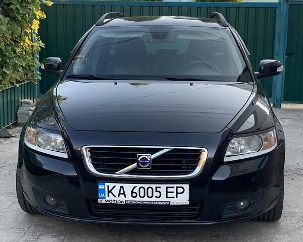 Черный Вольво В50, объемом двигателя 2.4 л и пробегом 270 тыс. км за 8000 $, фото 1 на Automoto.ua