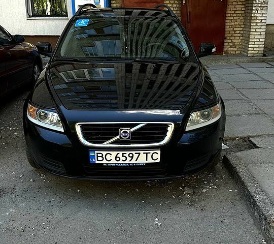 Чорний Вольво V50, об'ємом двигуна 1.6 л та пробігом 260 тис. км за 6600 $, фото 1 на Automoto.ua
