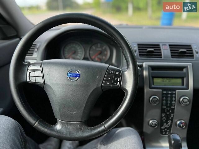 Чорний Вольво V50, об'ємом двигуна 2 л та пробігом 350 тис. км за 8000 $, фото 1 на Automoto.ua