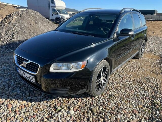Черный Вольво В50, объемом двигателя 2 л и пробегом 215 тыс. км за 2967 $, фото 1 на Automoto.ua